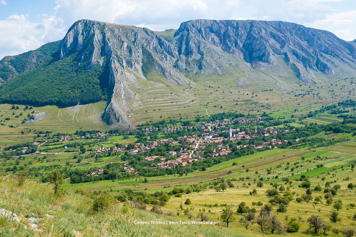Un motociclist maghiar și-a pierdut viața pe Piatra Secuiului Un bărbat în vârstă de 38 de ani din Ungaria a decedat joi seară, în timp ce se afla pe un traseu montan din Masivul Piatra Secuiului, în zona Grota Studentului, comuna Rimetea