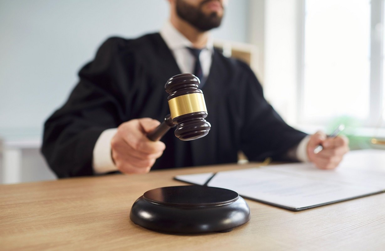 Divorțul și vânzarea casei: Ce trebuie să știi despre drepturile tale După divorț, mulți oameni se confruntă cu întrebarea cum pot dispune de bunurile lor, în special de locuințe