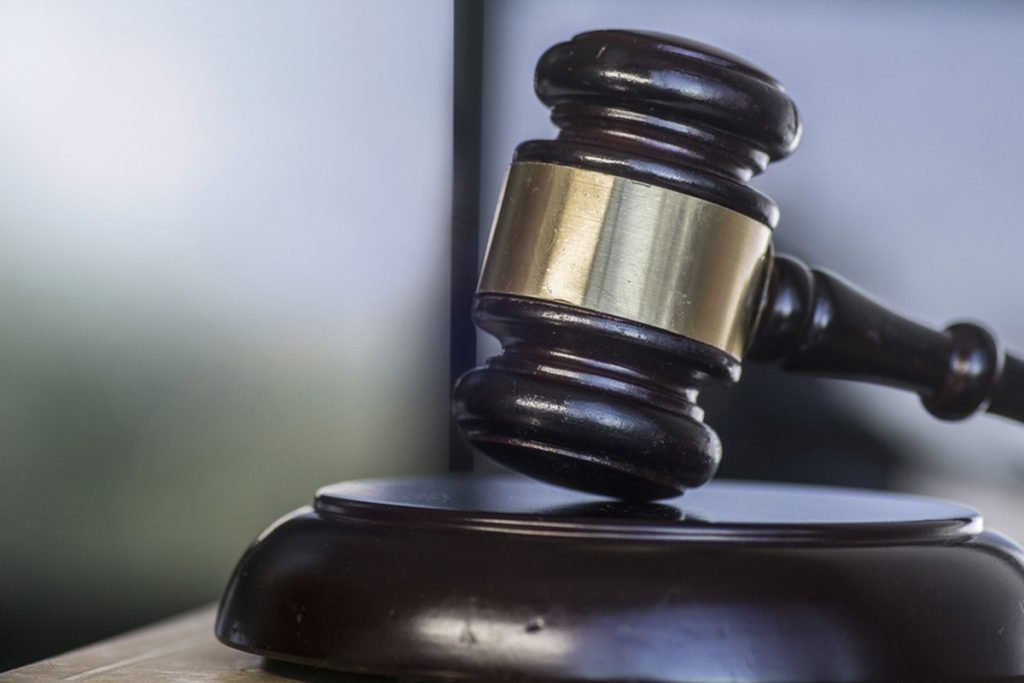 Moștenire fără acte: Cum gestionezi o proprietate cumpărată cu chitanță de mână Un imobil pentru care nu există un act de proprietate valabil, precum un contract de vânzare-cumpărare autentificat, nu poate fi, de regulă, inclus într-o procedură de moștenire