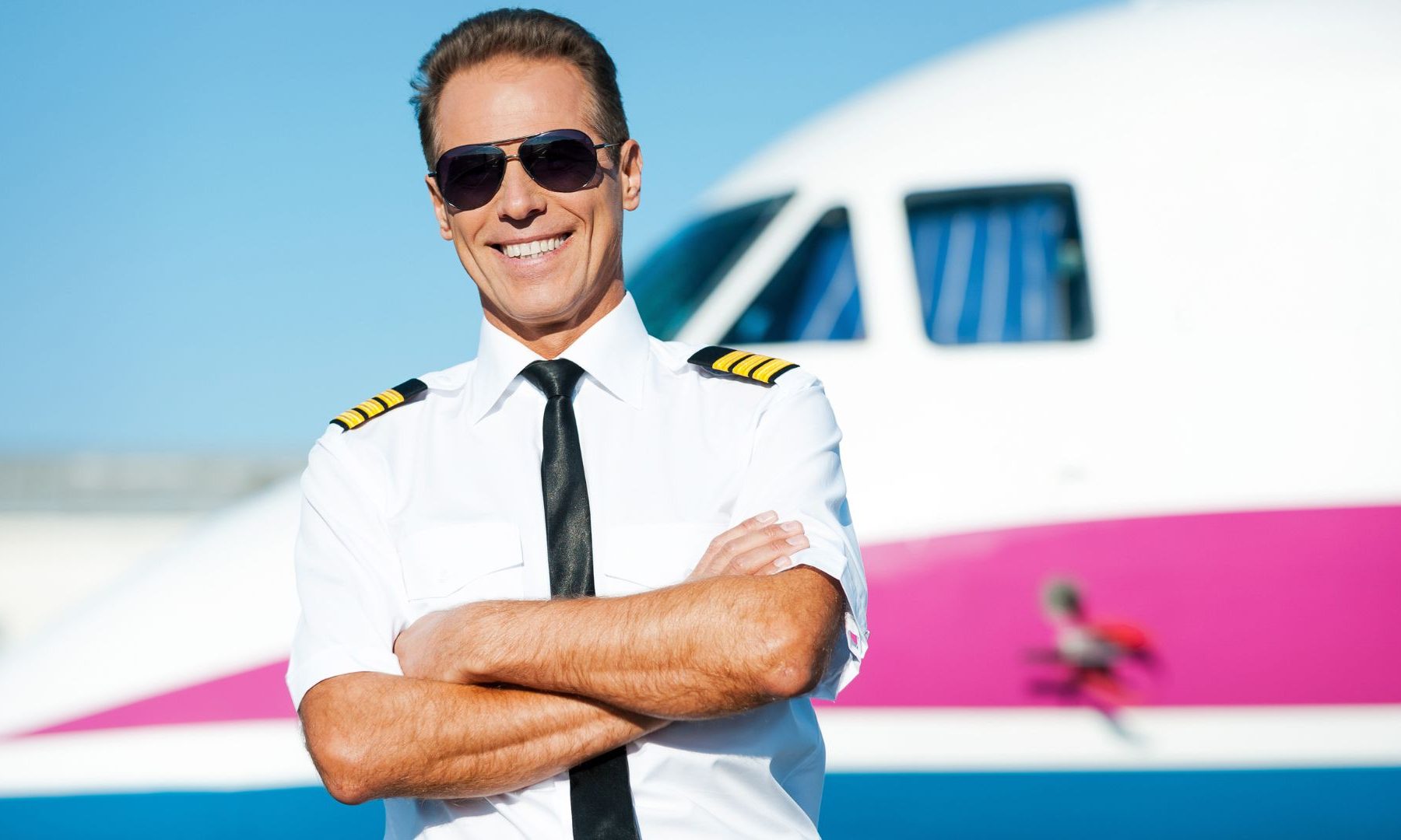 De ce piloții de avion preferă tenul curat: rolul siguranței Aspectul piloților de avion nu este o simplă chestiune de preferință estetică, ci o componentă critică a siguranței zborurilor