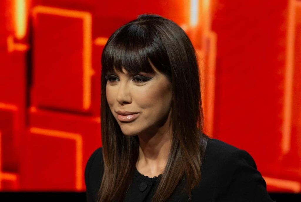 Denise Rifai, pe urmele lui Trevor Noah? Emisiunea cu care Antena 1 vrea să cucerească audiența de seară Se pare că pregătirile pentru un nou show televizat cu Denise Rifai sunt în plină desfășurare, indicând o lansare iminentă