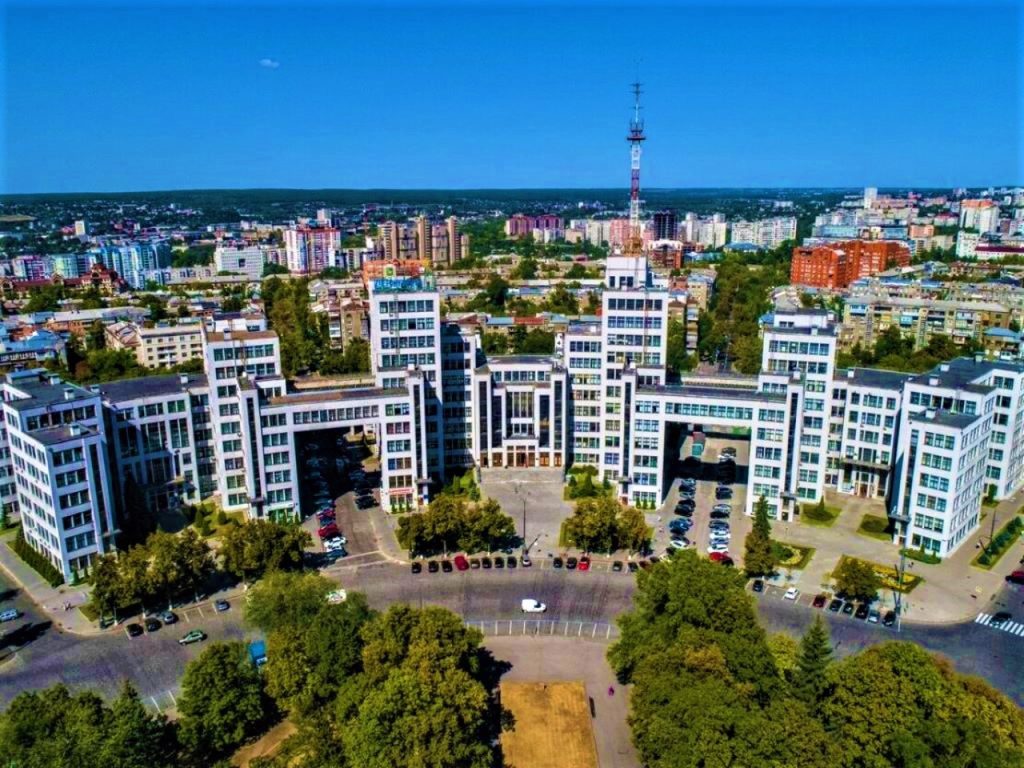 Alerte aeriene pe întreg teritoriul Ucrainei, atacurile rusești continuă Sirenele de raid aerian au răsunat marți în toată Ucraina, cu excepția regiunii Odesa, pe fondul unui nou val de atacuri rusești, conform informațiilor venite de la autoritățile regionale