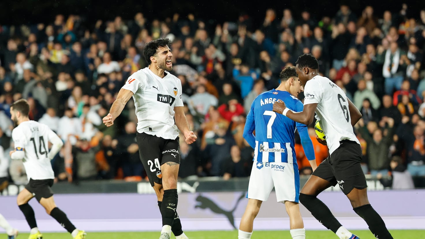 Aprobados y suspensos del Valencia: Hugo Duro desata la locura en Mestalla