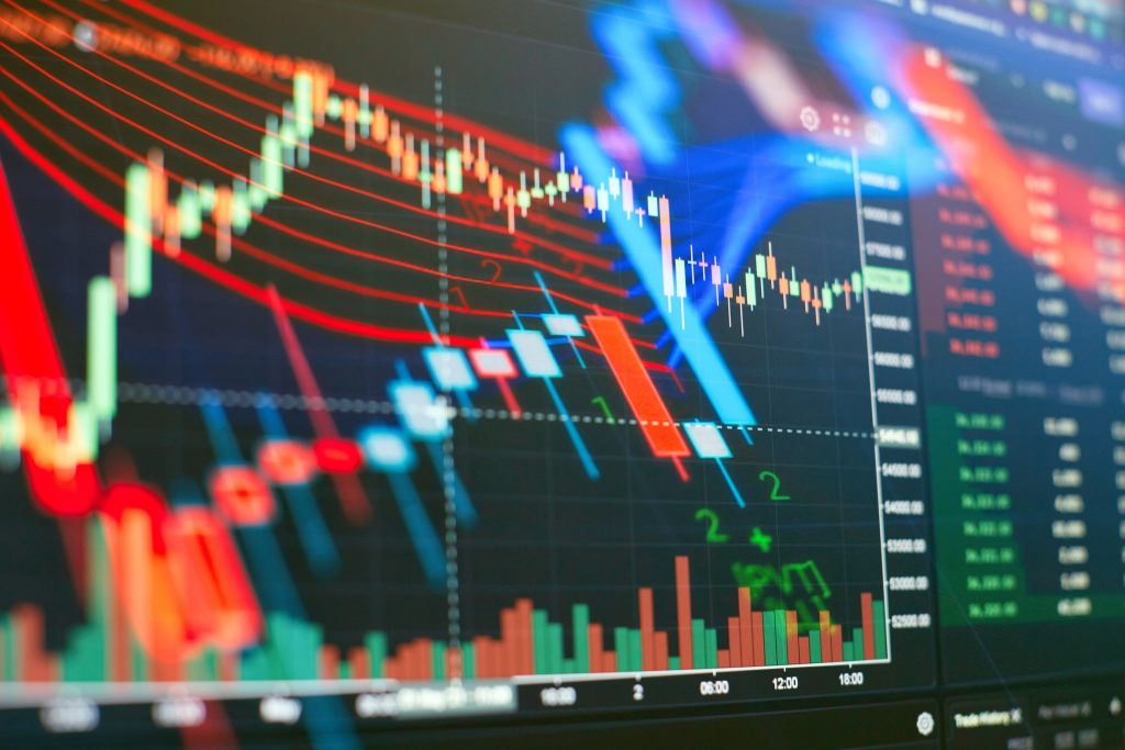 Tranzacții suspecte cu petrol premerg anunțului lui Trump despre negocieri cu Iranul, stârnind suspiciuni de insider trading Piețele petroliere au fost scena unor mișcări neobișnuite, stârnind speculații privind posibila utilizare a informațiilor privilegiate