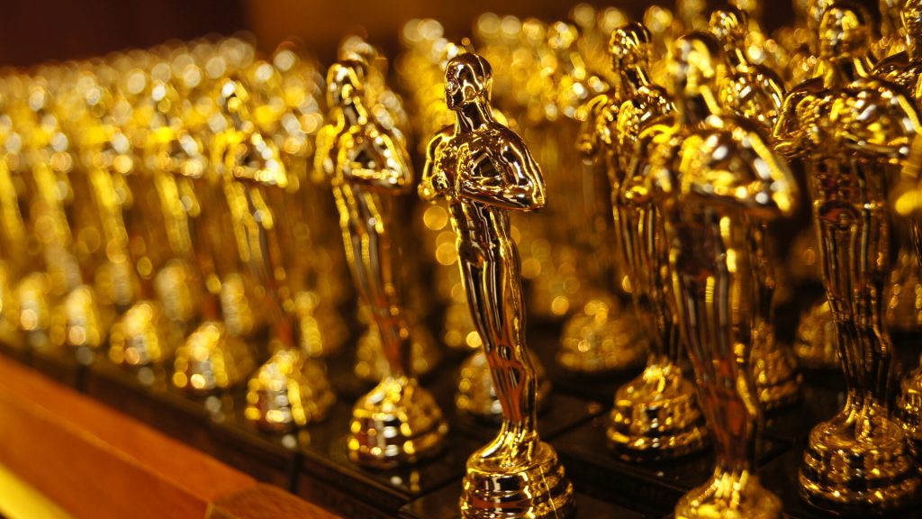 egalitate între două scurtmetraje, unul al unei cineaste româno-americană. „Mr Nobody Against Putin”, Oscar pentru cel mai bun documentar