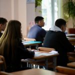 Elevii de clasa a VIII-a primesc luni notele de la simularea evaluării naționale