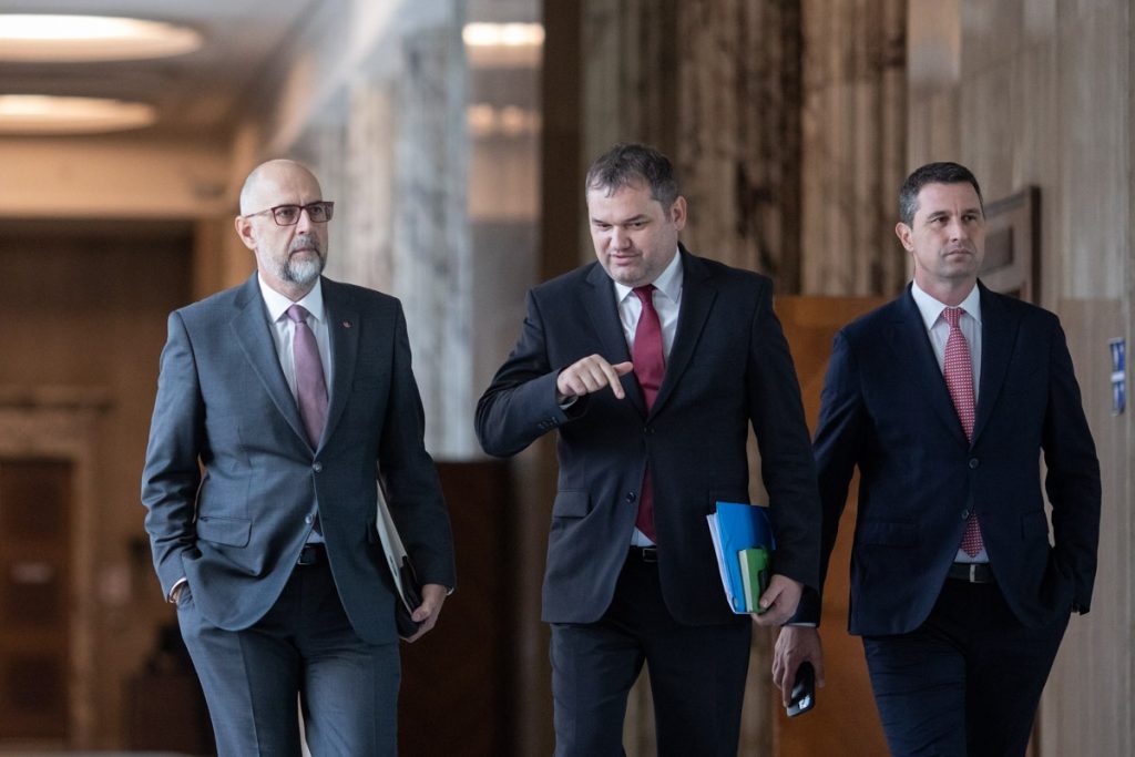 UDMR rămâne la guvernare, anunță ministrul Cseke Ministrul Dezvoltării, Lucrărilor Publice și Administrației, Attila Cseke, a declarat miercuri, în județul Harghita, că Uniunea Democrată a Maghiarilor din România (UDMR) nu are intenția de a părăsi coaliția de guvernare