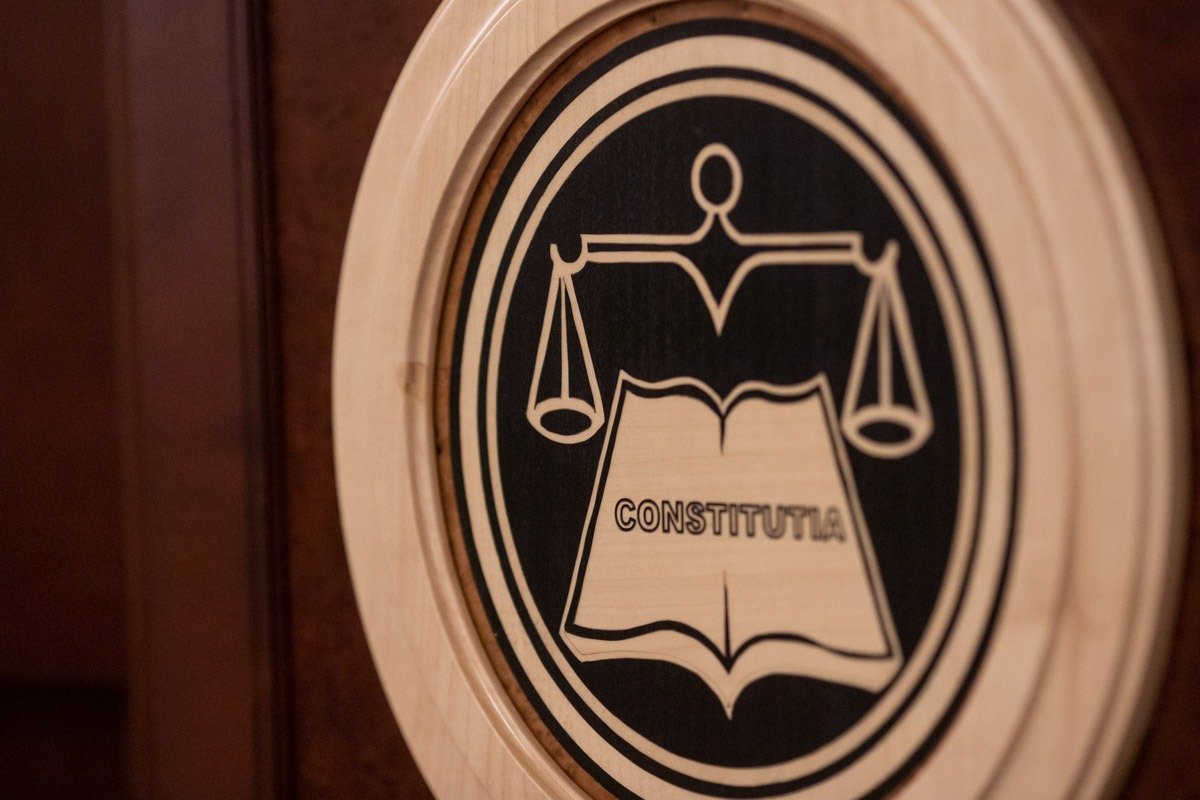 Curtea Constituțională Italiană Validază Reforma Cetățeniei, Limitând Accesul prin Descendență Curtea Constituțională a Italiei a respins obiecțiile de neconstituționalitate legate de reforma care restrânge acordarea cetățeniei prin descendență