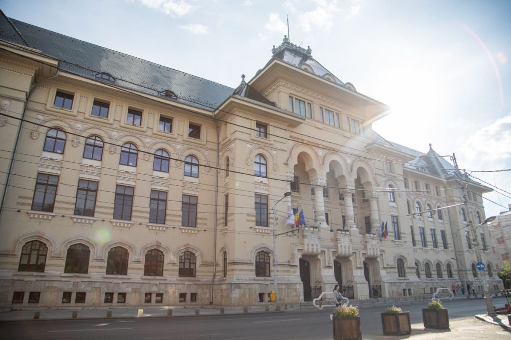 Primăria Capitalei, din nou la negocieri pentru bugetul anual Primarul Capitalei, Ciprian Ciucu, a anunțat că, deși a primit o alocare bugetară mai bună comparativ cu anii 2024 și 2025, bugetul rămâne unul descris drept „de bazar”