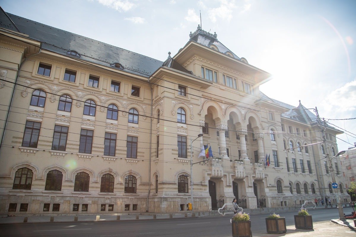 Primăria Capitalei, din nou la negocieri pentru bugetul anual Primarul Capitalei, Ciprian Ciucu, a anunțat că, deși a primit o alocare bugetară mai bună comparativ cu anii 2024 și 2025, bugetul rămâne unul descris drept „de bazar”