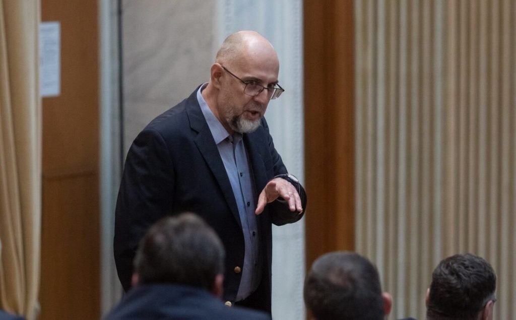 Kelemen Hunor exclude categoric o formulă de guvernare cu sprijinul aur Președintele UDMR, Kelemen Hunor, a respins ferm, miercuri, posibilitatea unei alternative la actuala formulă de guvernare
