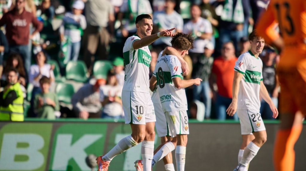 Rafa Mir, fotbalist din La Liga, riscă ani grei de închisoare pentru agresiune sexuală Rafa Mir, fotbalist legitimat la echipa spaniolă Elche, se confruntă cu o situație delicată