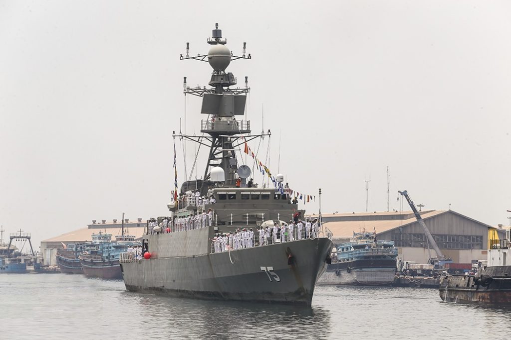 Zeci de persoane date dispărute și rănite în urma atacului asupra unei nave iraniene Un atac asupra unei nave iraniene, produs în largul coastelor Sri Lankăi, a dus la dispariția a cel puțin 101 persoane și la rănirea altor 78, potrivit informațiilor furnizate de surse din cadrul marinei și apărării agenției de presă Reuters