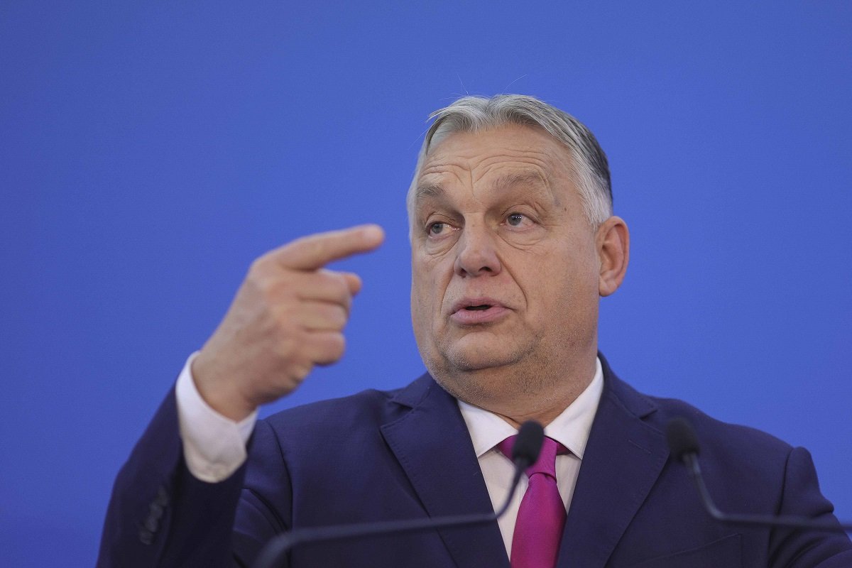 Sancțiuni SUA pentru oficialii maghiari implicați în blocarea ajutorului pentru Ucraina Doi senatori americani pregătesc un proiect de lege care prevede impunerea de sancțiuni împotriva oficialilor guvernamentali maghiari, acuzați de obstrucționarea ajutorului financiar acordat Ucrainei
