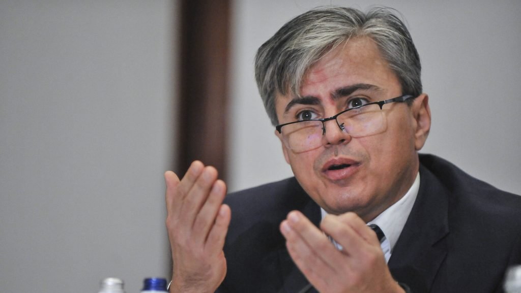 OUG 7 complică vânzarea mașinilor în leasing: certificatele fiscale pun probleme Intrarea în vigoare a Ordonanței de Urgență 7, publicată la finalul lunii februarie, generează dificultăți pentru cei care doresc să vândă mașini luate în leasing