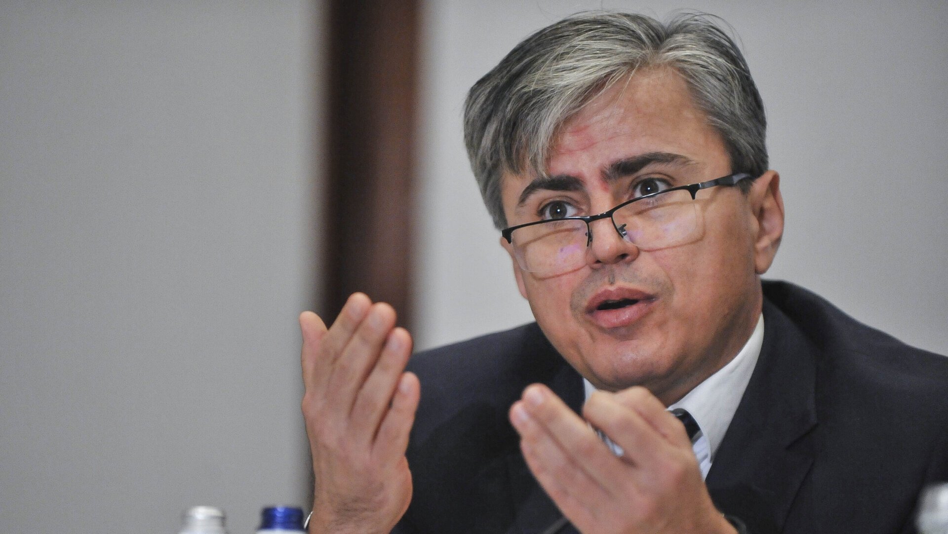 OUG 7 complică vânzarea mașinilor în leasing: certificatele fiscale pun probleme Intrarea în vigoare a Ordonanței de Urgență 7, publicată la finalul lunii februarie, generează dificultăți pentru cei care doresc să vândă mașini luate în leasing