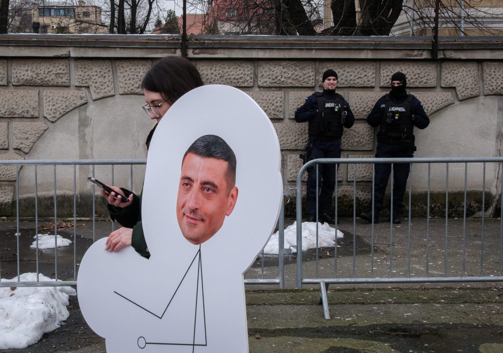 Simion, acuzat de dezinformare la votul pentru trupele SUA