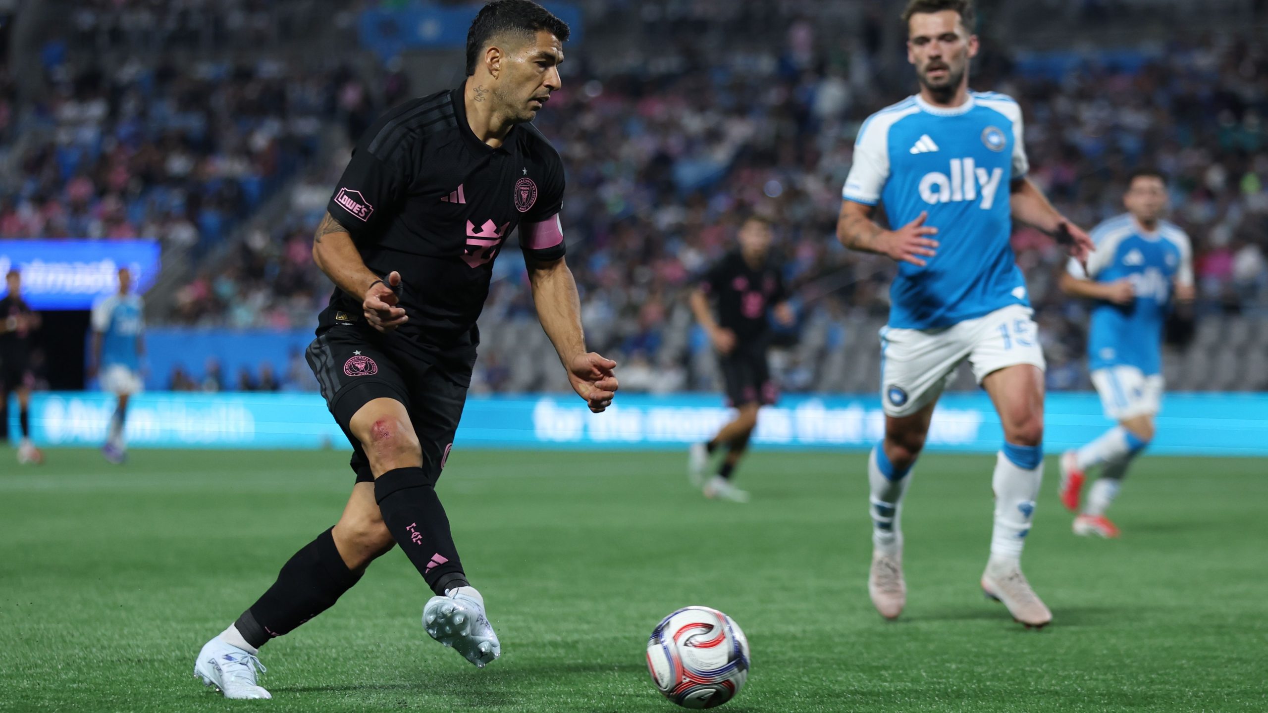 Messi, lăsat acasă de Inter Miami: Remiză albă cu Charlotte FC, dar gândul e la Champions Cup Charlotte, SUA – Fără Lionel Messi și Rodrigo de Paul în lot, Inter Miami a obținut o remiză albă pe terenul celor de la Charlotte FC, un rezultat care indică clar prioritățile echipei antrenate de Javier Mascherano
