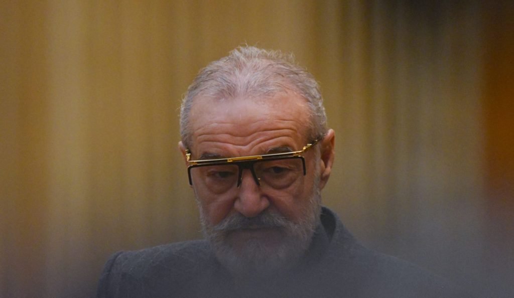 Becali pierde procesul cu Poliția Rutieră, dar încă poate conduce Gigi Becali, patronul clubului FCSB, a fost învins în instanță într-un proces intentat Poliției Rutiere