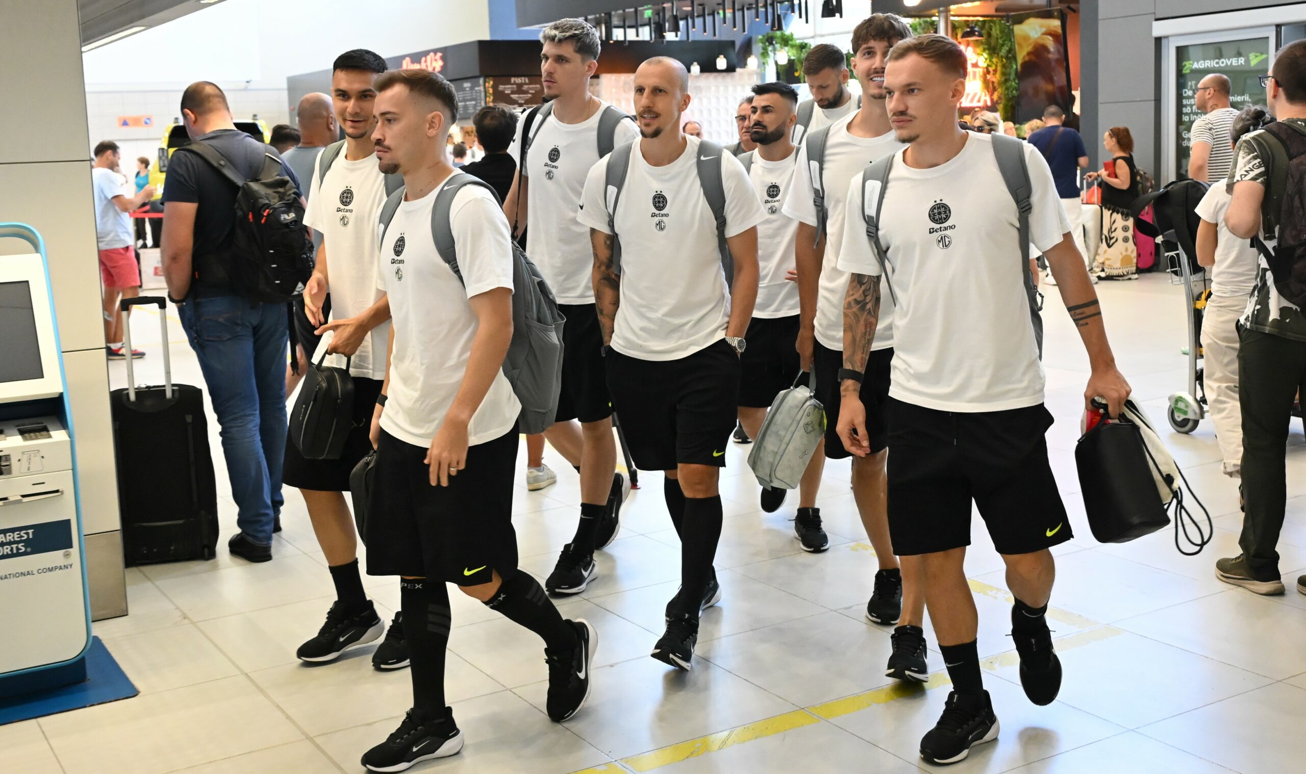 Crețu, omul de bază al lui Becali: contract prelungit, chiar dacă vin întăriri pe postul său Gigi Becali, finanțatorul FCSB, intenționează să aducă întăriri pe postul de fundaș dreapta, dar acest lucru nu înseamnă că se va renunța la serviciile lui Valentin Crețu
