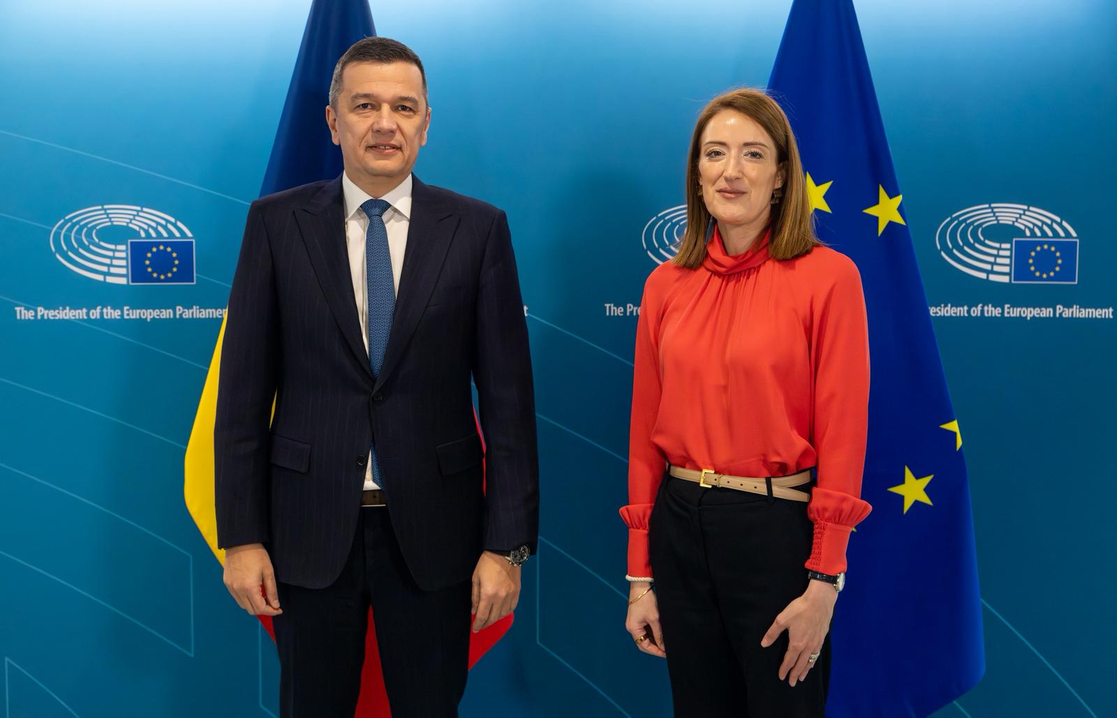Grindeanu discută la Bruxelles despre guvernare și posibila alianță pnl-aur Președintele Partidului Social Democrat (PSD), Sorin Grindeanu, a avut o întâlnire la Bruxelles cu Roberta Metsola, președinta Parlamentului European, axată pe viitorul guvernării din România și pe posibilele riscuri reprezentate de o apropiere între Partidul Național Liberal (PNL) și Alianța pentru Unirea Românilor (AUR)