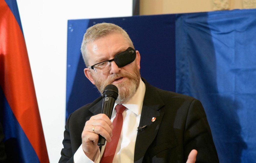Parlamentul European ridică imunitatea lui Grzegorz Braun pentru noi acuzații Parlamentul European a votat pentru ridicarea imunității liderului polonez de extremă dreapta Grzegorz Braun, deschizând calea pentru ca acesta să fie judecat în Polonia pentru noi acuzații penale
