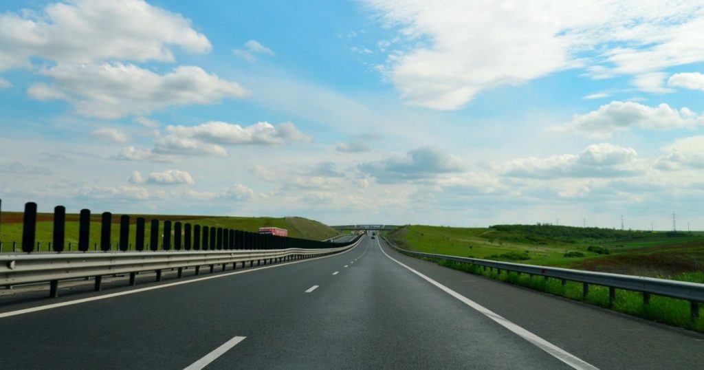 Guvernul accelerează Autostrada Sibiu-Pitești: Încă 500 de milioane de euro de la BEI pentru „trecerea munților”. Când va fi gata