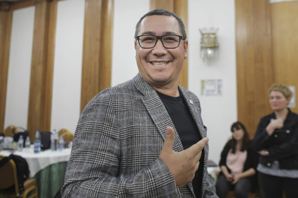 Fritz acuză PSD de „cinism” după cererea de control la MAE, legată de fiica lui Ponta Liderul USR, Dominic Fritz, a criticat dur, luni seara, demersul PSD de a solicita trimiterea Corpului de control al prim-ministrului la Ministerul Afacerilor Externe (MAE)