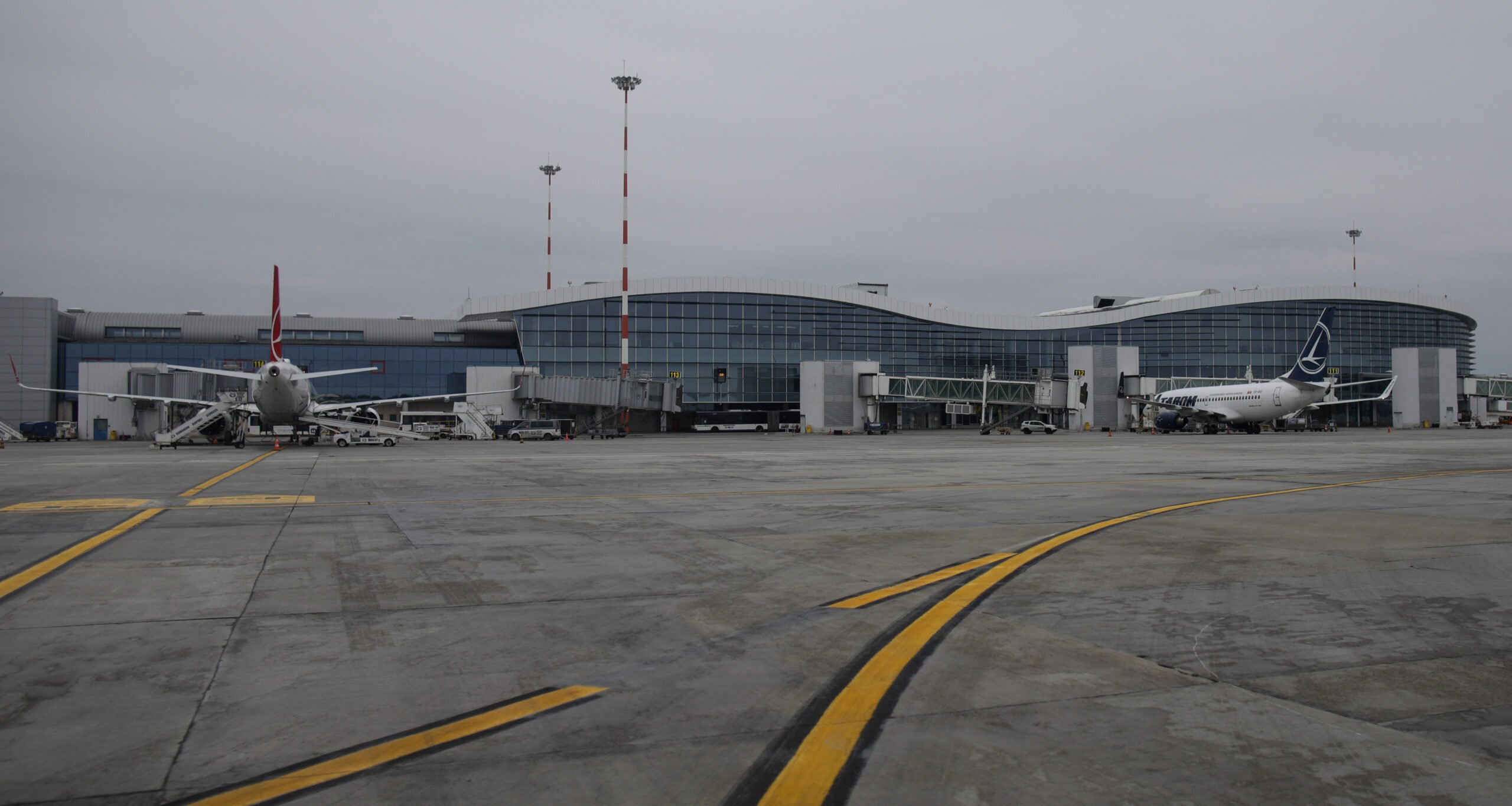 Wizz Air suspendă zborurile București – Dubai până în 2026 Compania low-cost Wizz Air a suspendat ruta București – Dubai, zborurile urmând a fi reluate abia în a doua jumătate a lunii septembrie 2026