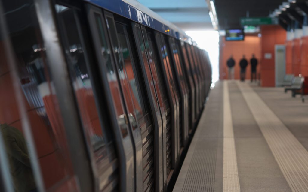Extinderea Magistralei 3 de metrou: Noi Stații către Chiajna, Bragadiru și Centura Capitalei Magistrala 3 de metrou, care leagă Anghel Saligny de Preciziei, ar putea fi extinsă cu opt stații noi, pe trei tronsoane distincte, ajungând până la limita cu comunele Chiajna și Bragadiru, dar și până la Centura Capitalei