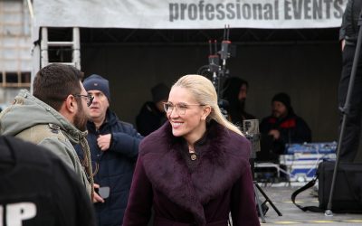 Vicepreședinta aur i-a cântat la mulți ani unei secretare de stat în parlament