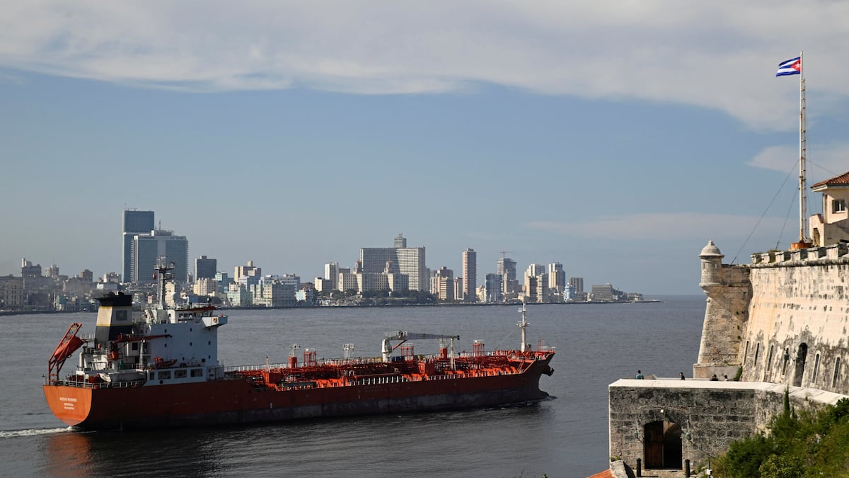 Rusia sfidează blocada petrolieră americană și trimite Cuba combustibil Moscova a luat măsuri pentru a contracara blocada petrolieră impusă de Washington asupra Cubei, trimițând în insulă o navă cisternă cu până la 200.000 de barili de motorină