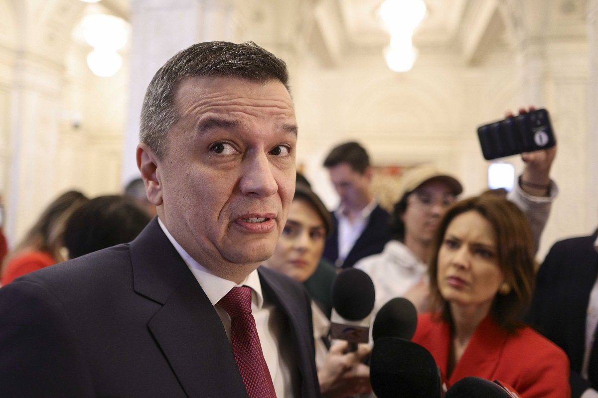 Grindeanu cere măsuri urgente pentru criza carburanților Președintele Partidului Social Democrat (PSD), Sorin Grindeanu, a cerut luni, 23 martie, intervenția rapidă a Guvernului în contextul crizei carburanților