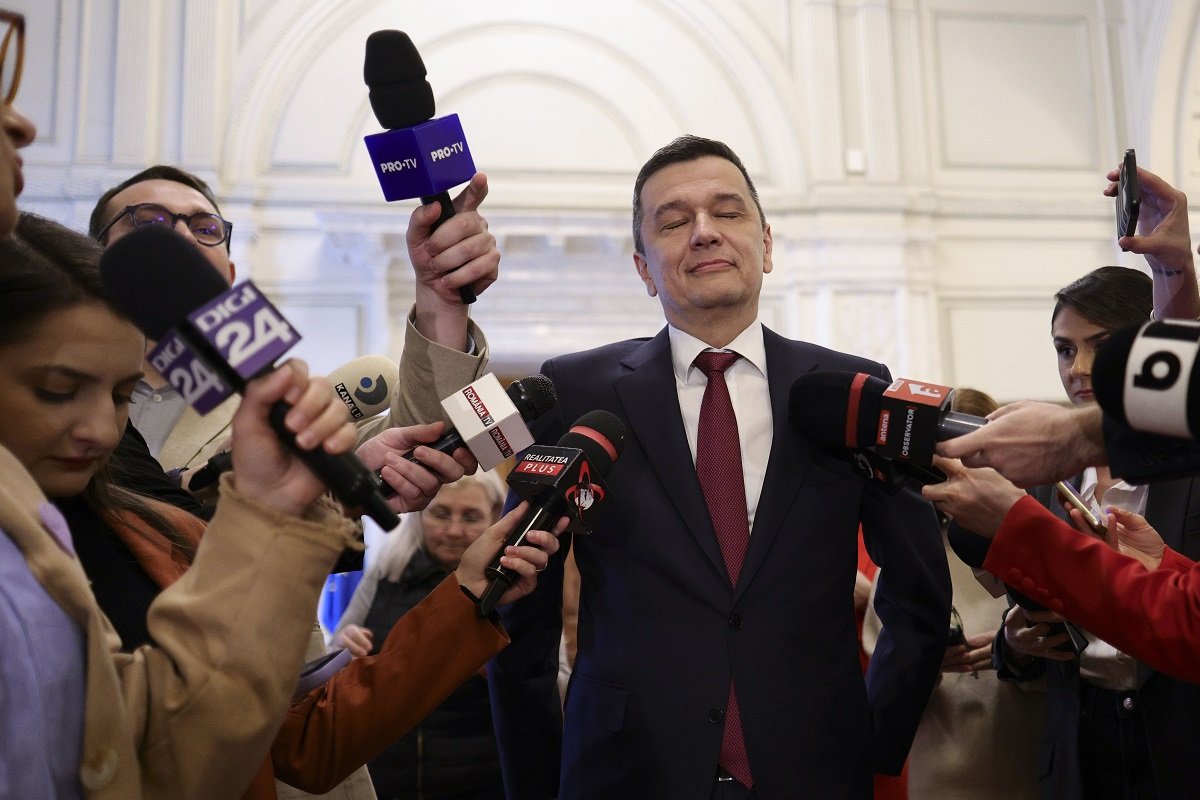 Grindeanu menține presiunea: Schimbarea lui Bolojan, încă pe tapetul PSD Liderul PSD, Sorin Grindeanu, a alimentat vineri speculațiile privind o posibilă remaniere guvernamentală, sugerând că motivele pentru înlocuirea premierului Ilie Bolojan persistă