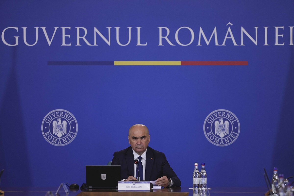 Premierul Ilie Bolojan a convocat o ședință de urgență, luni dimineața, la Palatul Victoria, pentru a evalua situația cetățenilor români blocați în apropierea Iranului din cauza conflictului din Orientul Mijlociu
