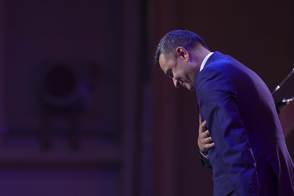 Grindeanu dă startul consultărilor cu liderii PSD, pe fondul incertitudinii guvernamentale Președintele PSD, Sorin Grindeanu, va începe vineri, la Slatina, o serie de consultări cu liderii locali ai partidului
