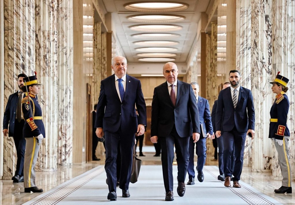Premierul Republicii Moldova, Alexandru Munteanu, Efectuează o Vizită Oficială în România Premierul Republicii Moldova, Alexandru Munteanu, va efectua o vizită oficială în România marți, conform informațiilor obținute de la surse guvernamentale