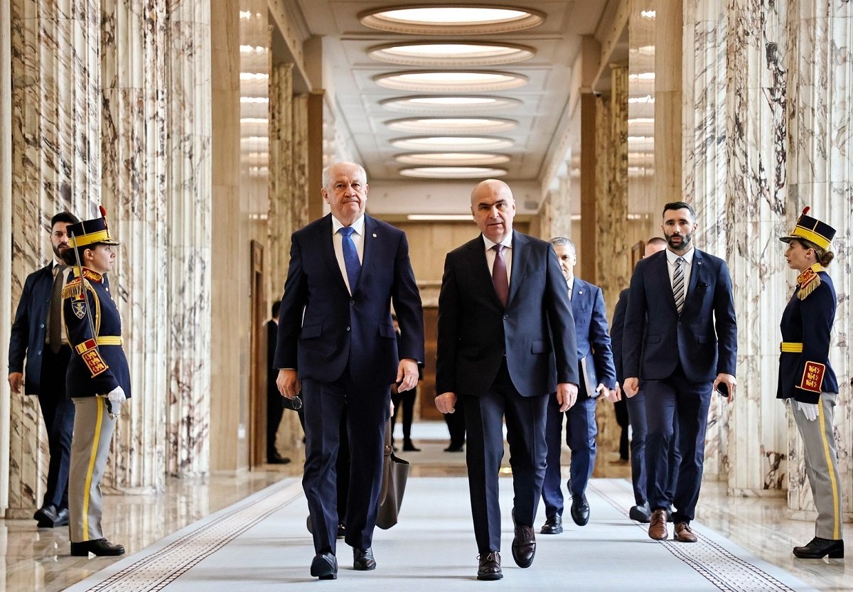 Premierul Republicii Moldova, Alexandru Munteanu, Efectuează o Vizită Oficială în România Premierul Republicii Moldova, Alexandru Munteanu, va efectua o vizită oficială în România marți, conform informațiilor obținute de la surse guvernamentale