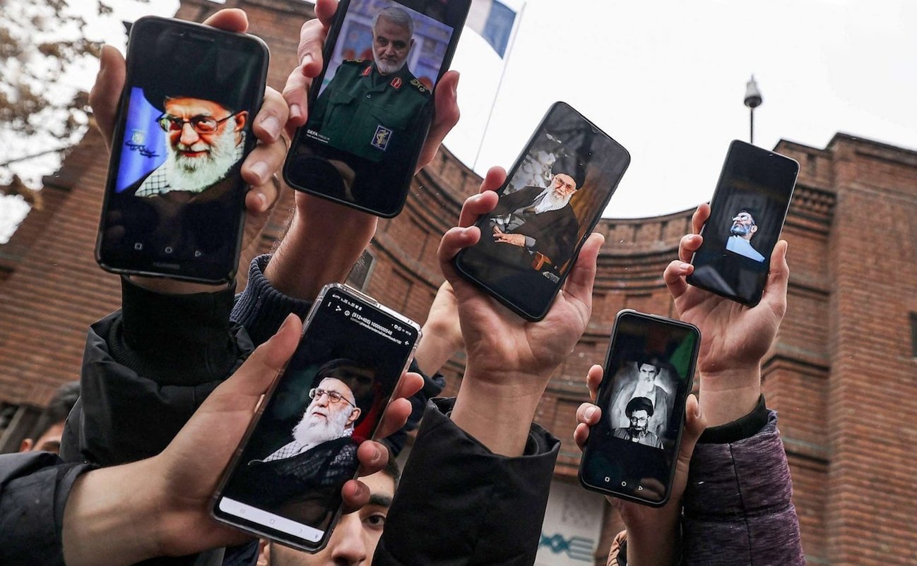 Spionaj digital la scară largă: Iranul, ținta unui atac sofisticat Un raport publicat de publicații internaționale sugerează că Teheranul a fost victima unui atac cibernetic complex, care a compromis sistemul de supraveghere video și a permis accesul la informații sensibile despre oficiali guvernamentali