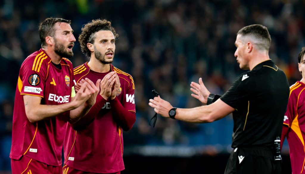 Istvan Kovacs, în centrul atenției la Roma – Bologna: Două penalty-uri acordate Roma a fost gazda unui meci spectaculos în Europa League, duelul dintre AS Roma și Bologna, soldat cu o victorie a oaspeților și o calificare în sferturile de finală