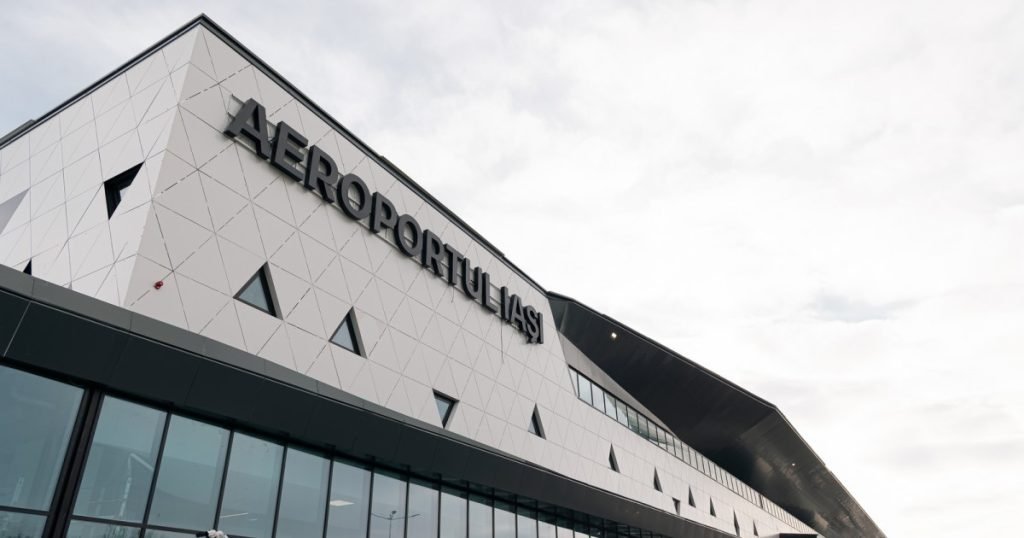 Iași: Terminalele aeroportului funcționează fără autorizație de securitate la incendiu Două terminale de pasageri din Aeroportul Internațional Iași, Terminalele 3 și 4, nu dețin autorizație de securitate la incendiu, conform informațiilor primite de la Inspectoratul pentru Situații de Urgență (ISU) Iași