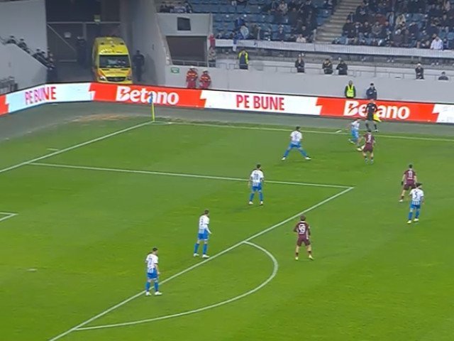 Universitatea Craiova și CFR Cluj remizează în sferturile Cupei României; prima semifinală stabilită Universitatea Craiova și CFR Cluj au încheiat la egalitate, scor 0-0, în sferturile de finală ale Cupei României