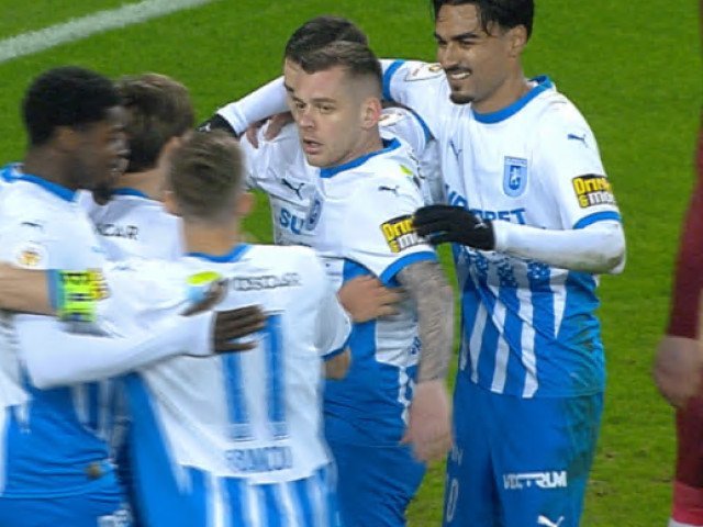 Universitatea Craiova a învins CFR Cluj și s-a calificat în semifinalele Cupei României Universitatea Craiova a învins CFR Cluj cu scorul de 1-0 în sferturile de finală ale Cupei României, asigurându-și astfel un loc în semifinalele competiției