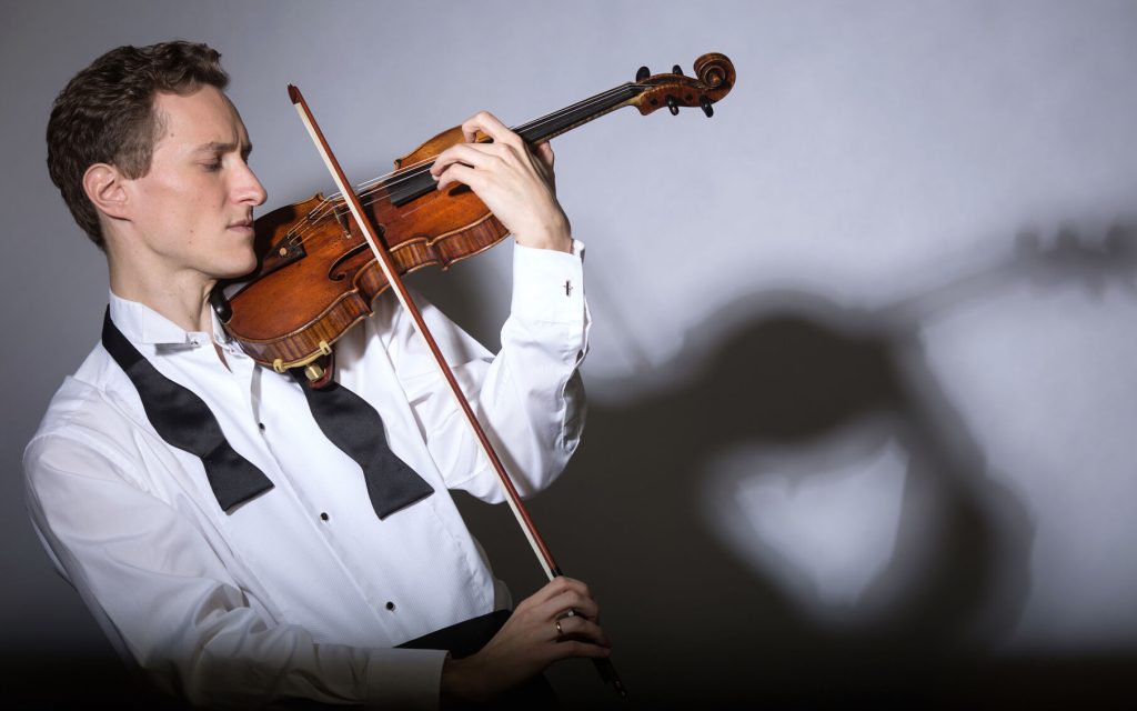 Filarmonica George Enescu prezintă un concert simfonic cu un invitat special pe scena Ateneului Român Filarmonica George Enescu invită publicul meloman la două concerte simfonice de excepție, programate pe 19 și 20 martie, la Ateneul Român