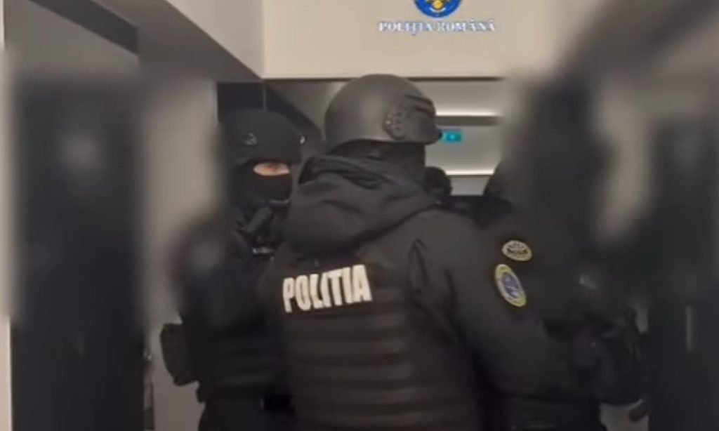Claudiu Blaga și Alexandru Cristescu rămân în arest preventiv Claudiu Blaga și Alexandru Cristescu, reținuți în cadrul anchetei privind presupuse fapte de corupție legate de clubul de fotbal din Păulești, vor rămâne în arest