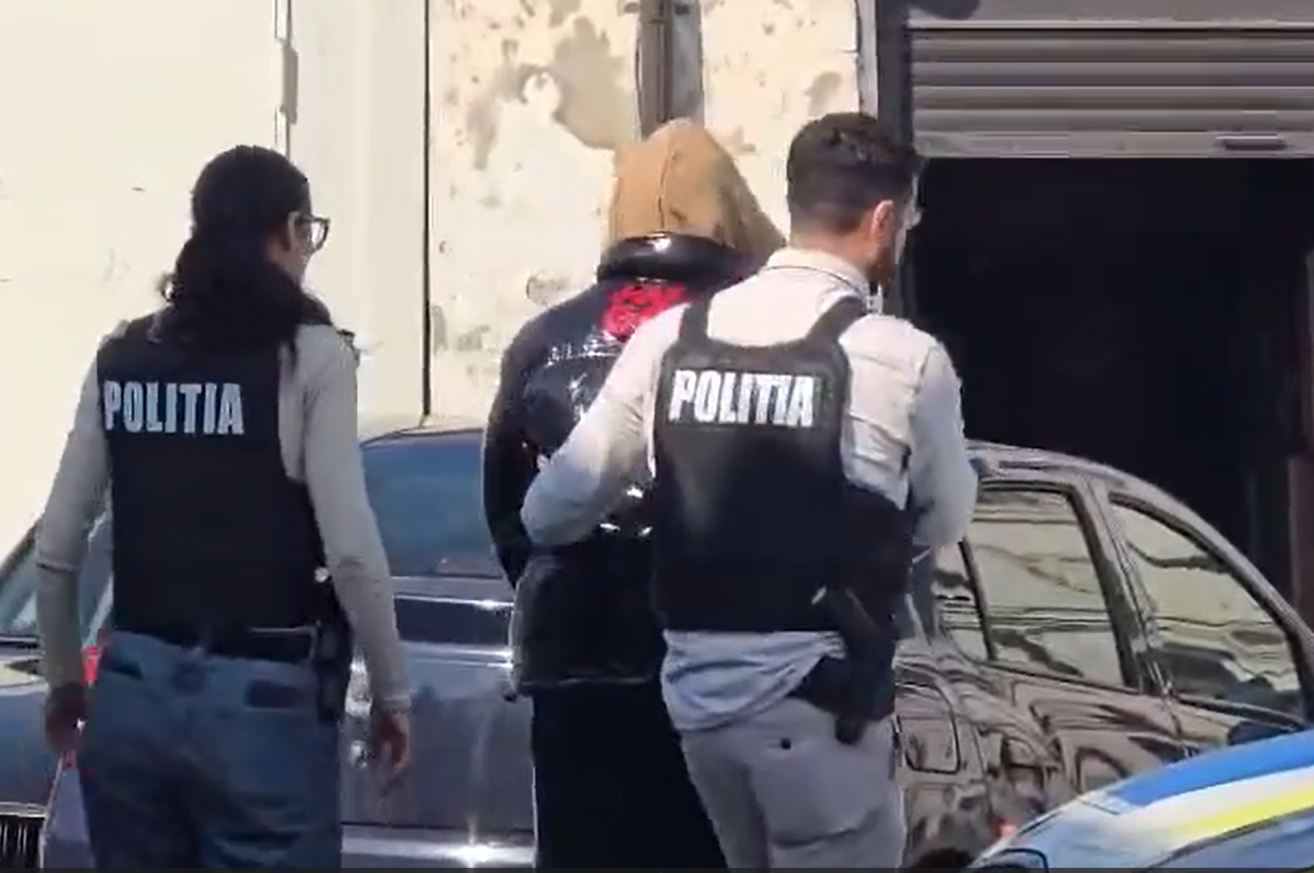 Kader Keita, reținut de poliție după un accident rutier grav Kader Keita, fotbalistul ivorian al echipei Rapid București, a fost reținut de poliție marți, după ce a fost implicat într-un accident rutier și a părăsit locul faptei