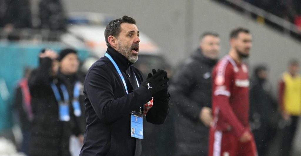 Kopic, ieșire neașteptată pe banca lui Dinamo: „S-a ales cu galben” Zeljko Kopic, antrenorul lui Dinamo, a avut o reacție nervoasă neobișnuită pe banca de rezerve în timpul meciului din Cupa României cu Metalul Buzău