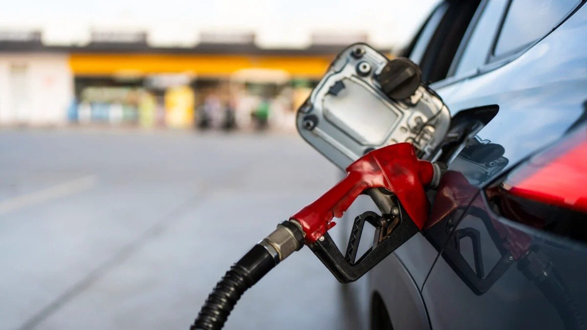 Creșterea prețurilor la benzină este iminentă: scenariile experților privind evoluția carburanților Fluctuațiile rapide ale prețurilor la combustibili sunt tot mai evidente, iar experții avertizează că acestea ar putea continua în viitorul apropiat