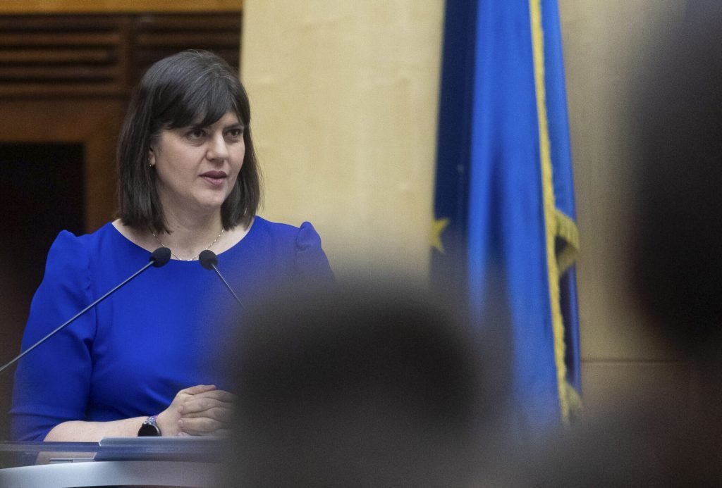 Șefa Parchetului European, Laura Codruța Kovesi, premiată în Germania pentru angajamentul său democratic Laura Codruța Kovesi, procurorul-șef european, a fost distinsă marți cu Premiul Robert Blum pentru Democrație