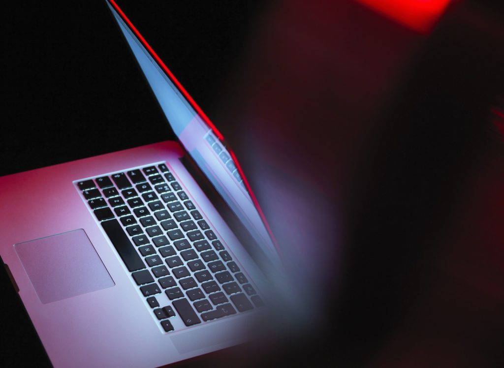 Alerta din China: Agenții AI, vulnerabili la atacuri cibernetice Echipa de răspuns la incidente informatice din China avertizează asupra riscurilor asociate utilizării platformei OpenClaw, o unealtă bazată pe inteligența artificială